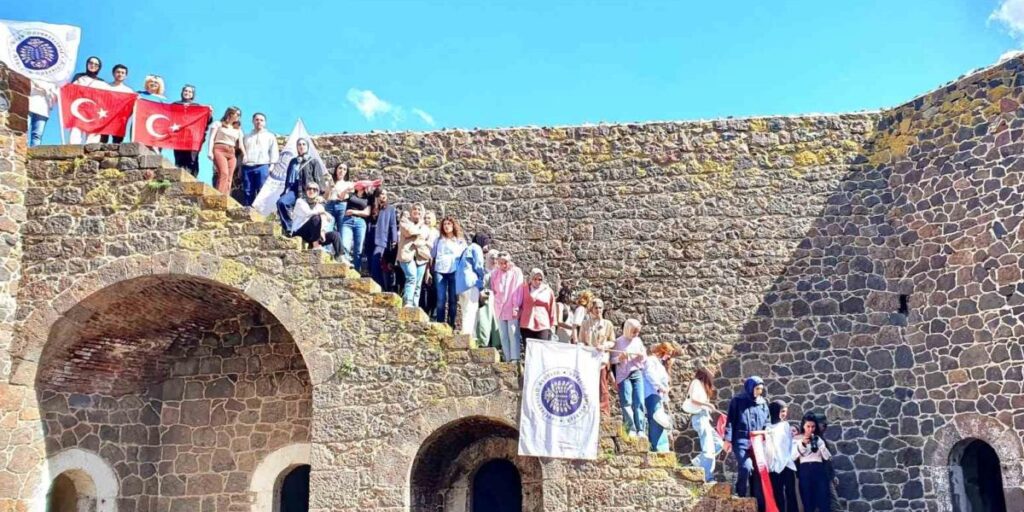 Turizm Fakültesi öğrencileri tabyalarda ders yaptı