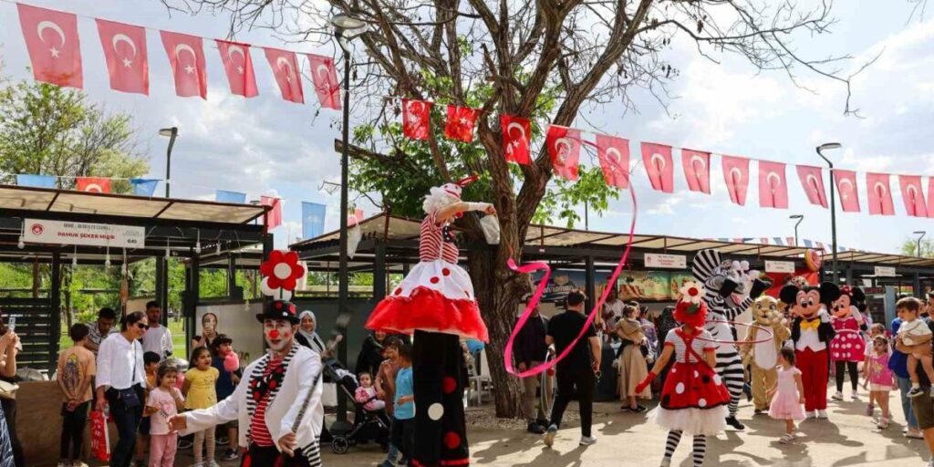 Türkiye’nin ilk Anne-Bebek Festivali renkli görüntülerle son buldu