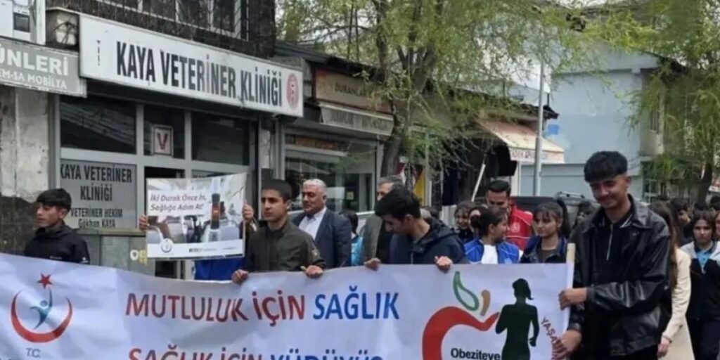 Tutak’ta vatandaşlar sağlık  için yürüdü