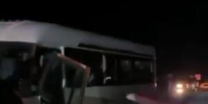 Uzundere’de midibüs ile otomobil çarpıştı: 2 yaralı