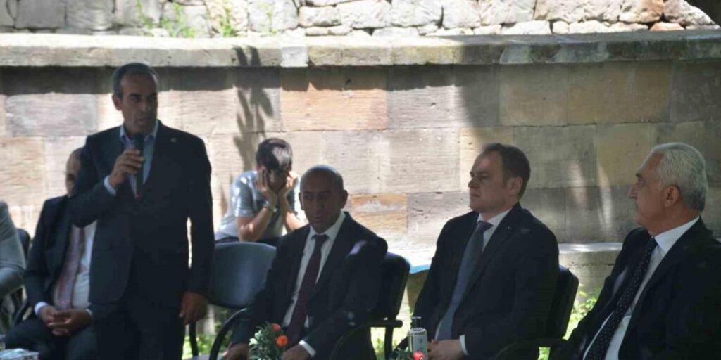 Vali Avni Çakır: “Gönül birliği ile aşamayacağımız hiçbir engel yoktur”