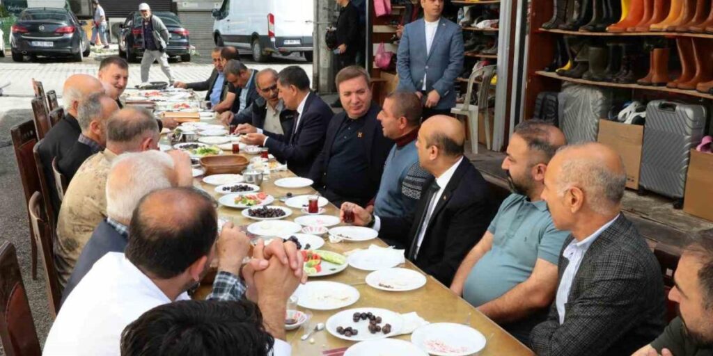 Vali Aydoğdu Buğday Meydanı esnafıyla bir araya geldi