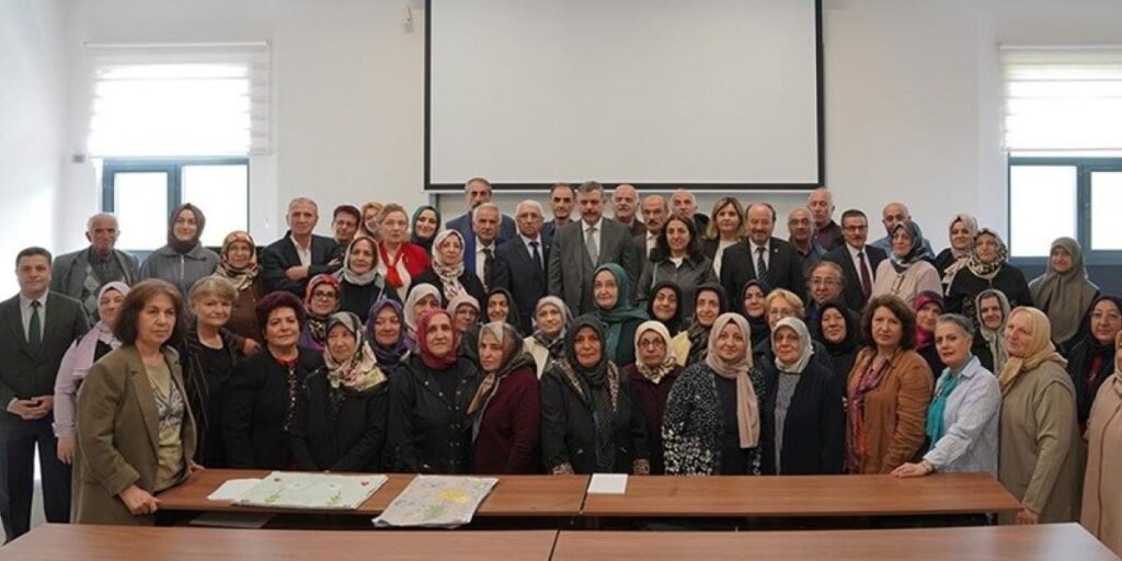 Vali Çiftçi, Tazelenme üniversitesinde öğrencilerle buluştu