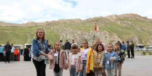 Van Büyükşehir Belediyesinden öğrencilere müze gezisi