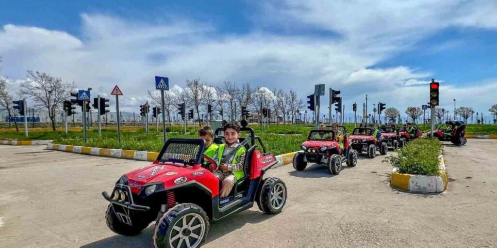 Van Büyükşehir Belediyesinden öğrencilere trafik eğitimi