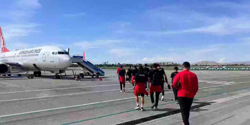 Vanspor kafilesi uçakla Elazığ’a gitti