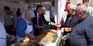 Vatandaşa Erzurum Bulgur Çorbası ve Kaz Lokması ikramı