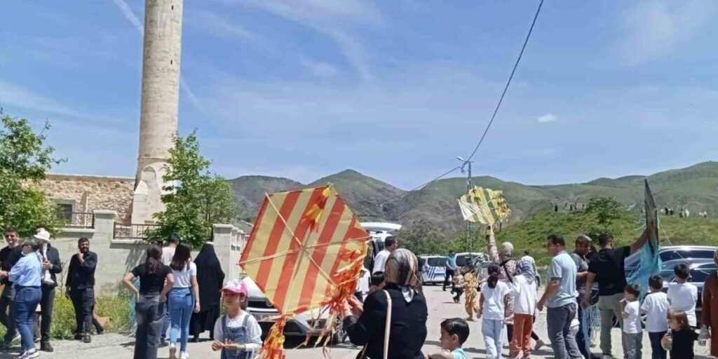 Vefat eden oğlu anısına uçurtma şenliği düzenledi