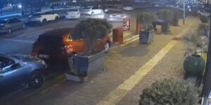 Viranşehir’de kaza anı kamerada: 2 yaralı