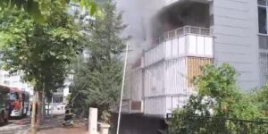Yangın nedeniyle apartmanda mahsur kalan 4 kişi kurtarıldı