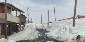 Yayla evleri, kar altında