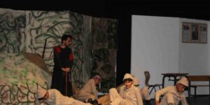 Yer Ayrı Ruh Aynı tiyatro gösterisi büyük beğeni topladı