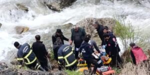 Yüksekova Doski Vadisinde feci kaza: 2 ölü, 3 yaralı