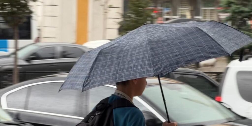 Yüksekova’da sağanak yağış etkili oldu