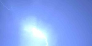 Yüksekova’da şimşekler görsel şölen sundu