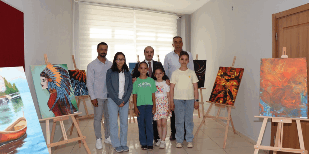 Farklı tekniklerle duygularını tuale yansıttılar