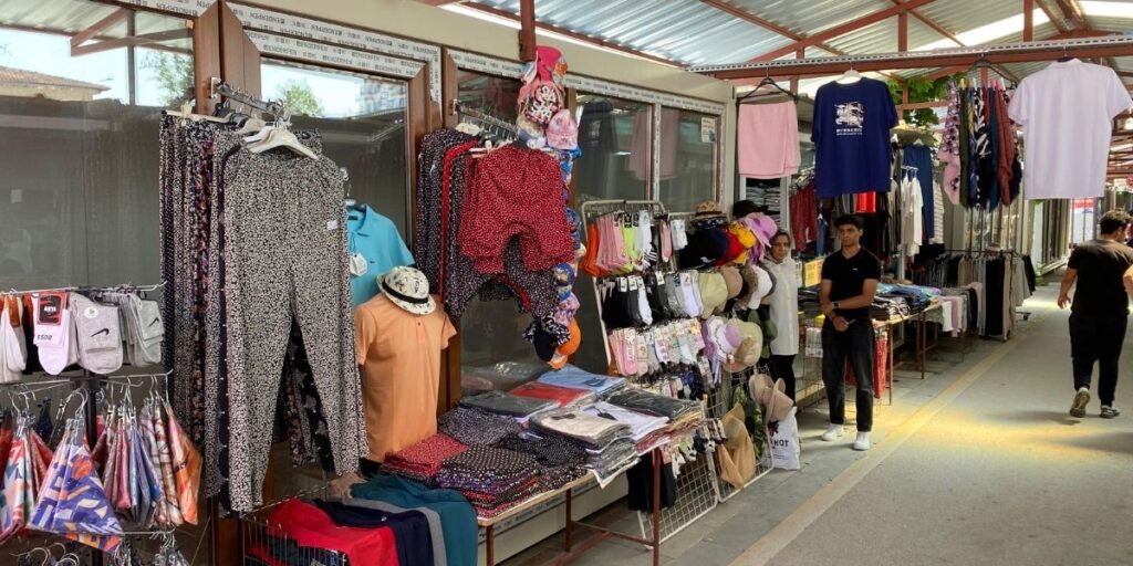 Kanalboyu esnaf çarşısı AVM’leri aratmıyor