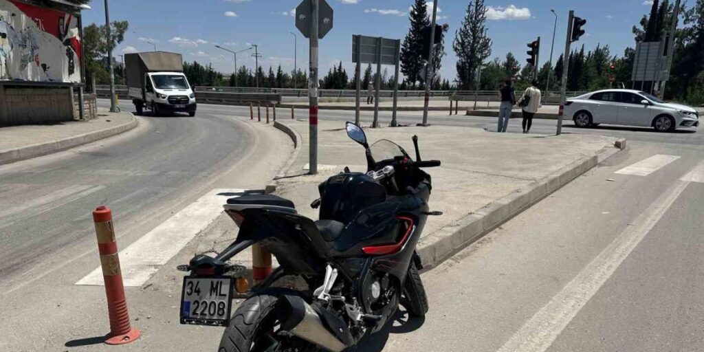 Adıyaman’da motosiklet devrildi: 2 yaralı