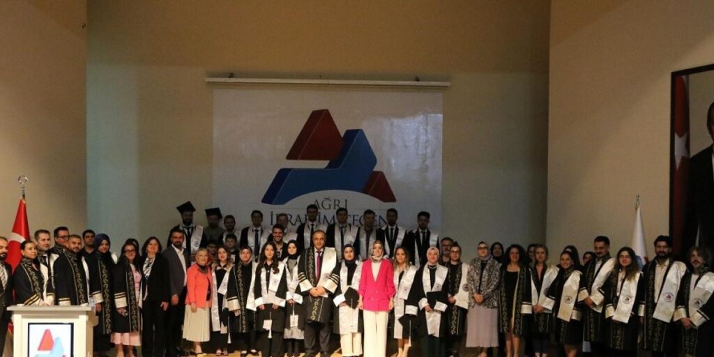 AİÇÜ Tıp Fakültesi’nde mezuniyet töreni düzenlendi