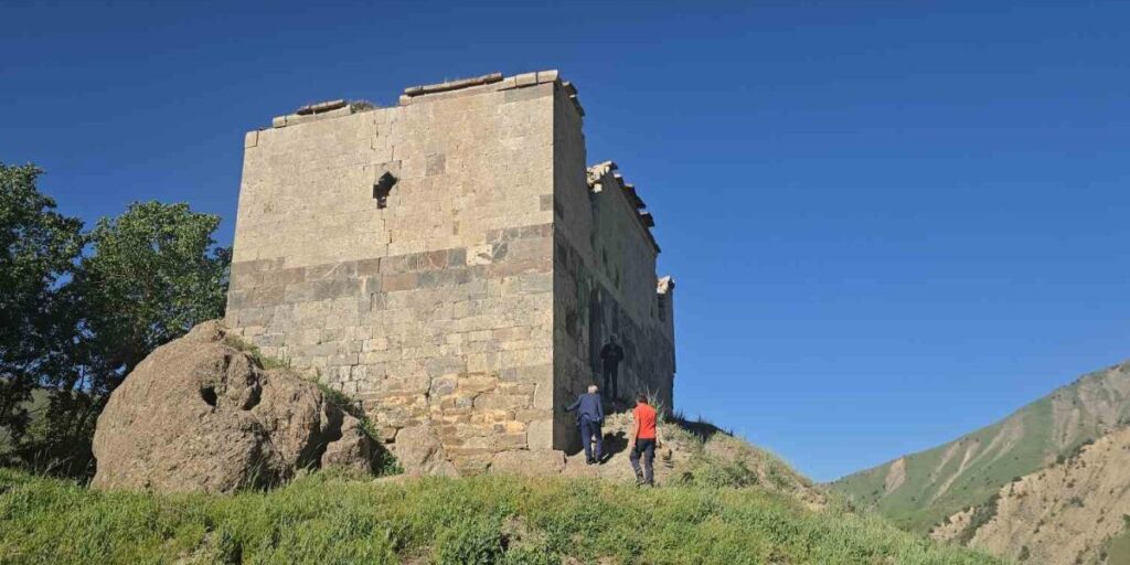 Almanya’dan geldi, Hakkari’nin içme suyu sıkıntısına dikkat çekti
