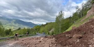 Ardahan-Posof kara yolunda toprak kayması