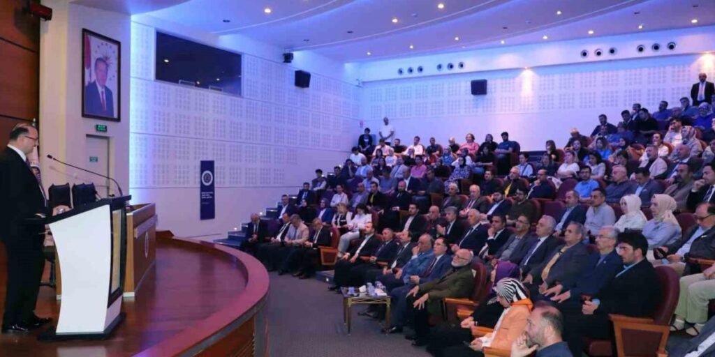 Atatürk Üniversitesinde “Türkiye yüzyılı ve üniversiteler” konferansı düzenlendi