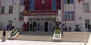 AYT heyecanı başladı: Aileler dışarıda, öğrenciler içeride ter döküyor