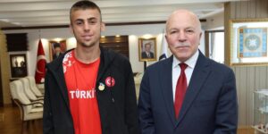 Başkan Sekmen şampiyon atleti kutladı