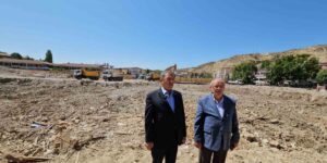 Darende’de yeni çarşı projesinde temel kazı çalışmaları başladı