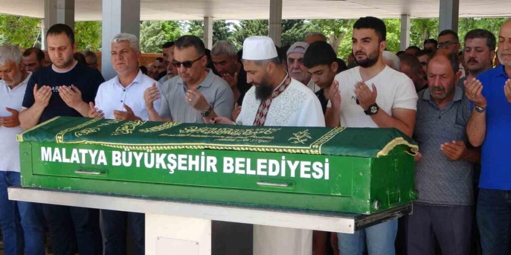 Denizde boğulan baba-oğul Malatya’da toprağa verildi