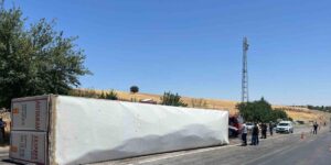 Devrilen tırda yangın çıktı