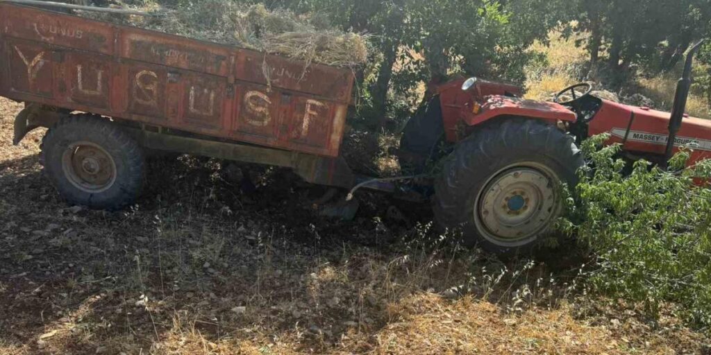 Devrilen traktörün altında kalan sürücü hayatını kaybetti