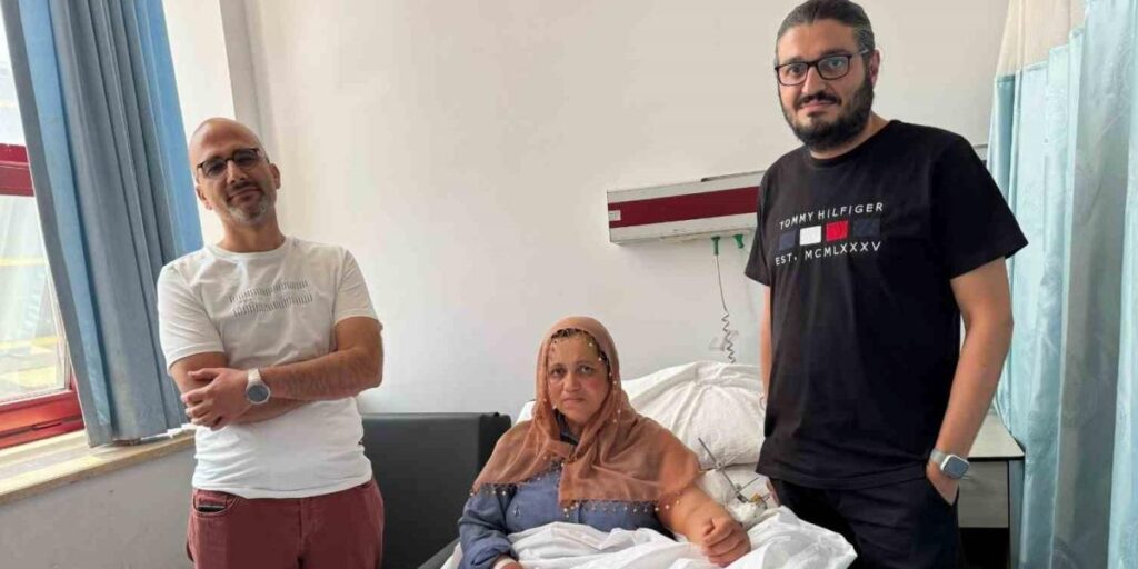 Dirseğinde kırık ve bağ kopması olan hasta, başarılı operasyonla sağlığına kavuştu