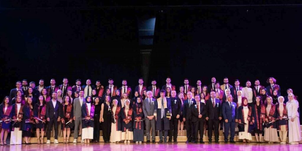 Diş Hekimliği Fakültesi mezuniyet töreni yapıldı