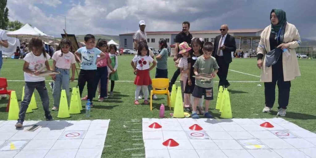 Diyadin’de çocuk şenliği renkli görüntülere sahne oldu