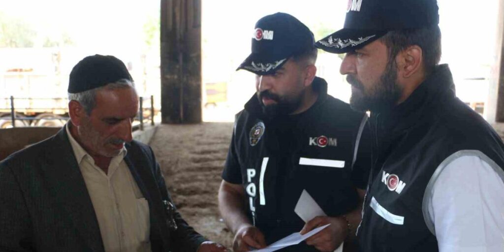Diyarbakır Canlı Hayvan Borsası’nda satıcılar sahte para konusunda bilgilendirildi