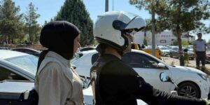 Diyarbakır’da kimliğini ve giriş belgesini unutanların imdadına polis yetişti