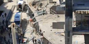 Elazığ’da inşaatın iskelesi çöktü: 2 işçi yaralandı