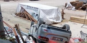 Elazığ’da otomobil şarampole devrildi: 2 yaralı