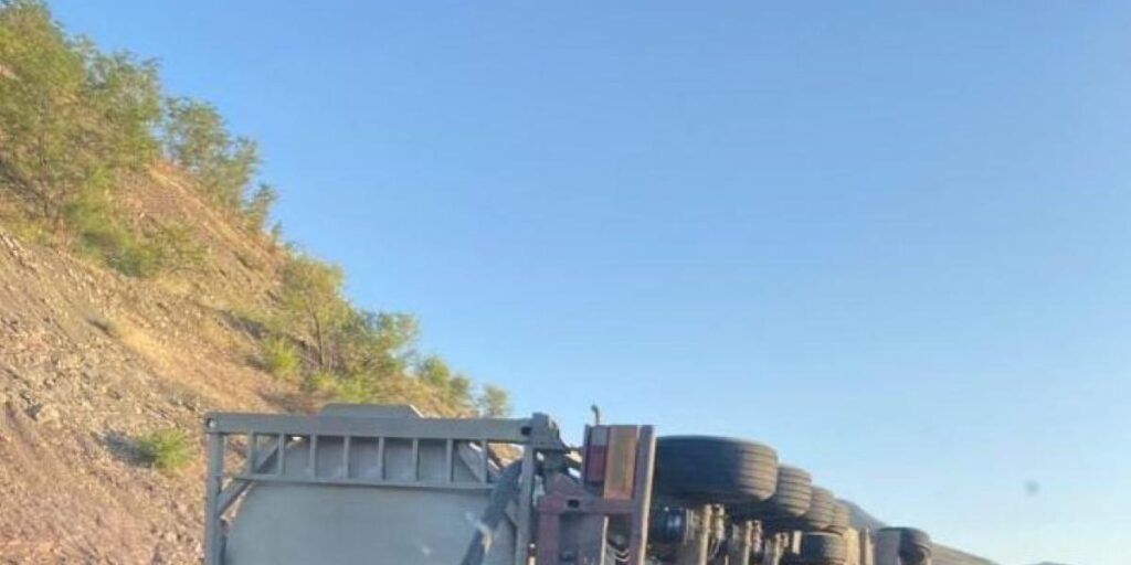 Elazığ’da tır devrildi: 1 yaralı