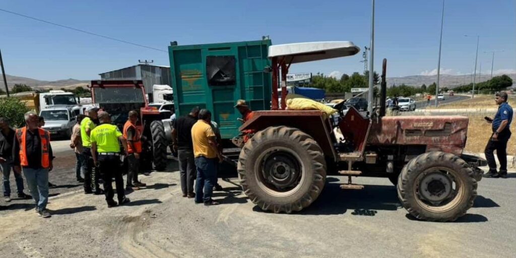 Elazığ’da traktör ile otomobil çarpıştı: 3 yaralı
