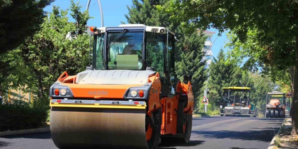 Elazığ’da  yol bakım ve asfalt çalışmaları sürüyor