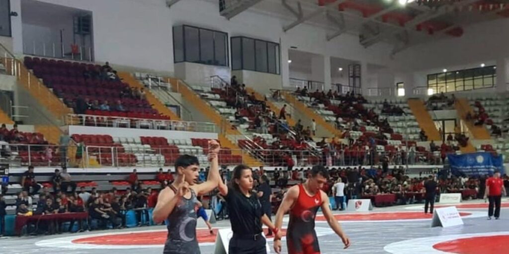 Elazığlı minik güreşçiler Türkiye şampiyonasına damga vurdu