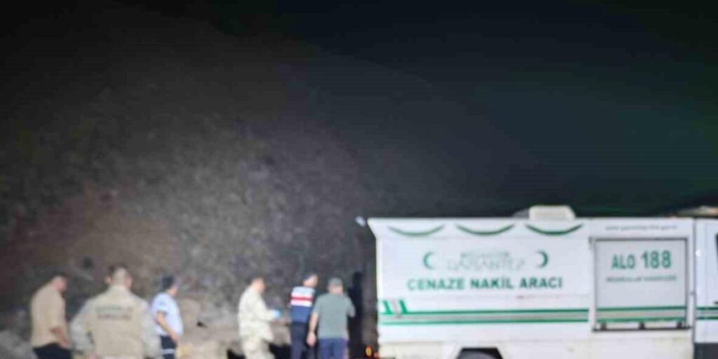 Gaziantep’te kontrolden çıkan motosiklet devrildi: 2 genç hayatını kaybetti