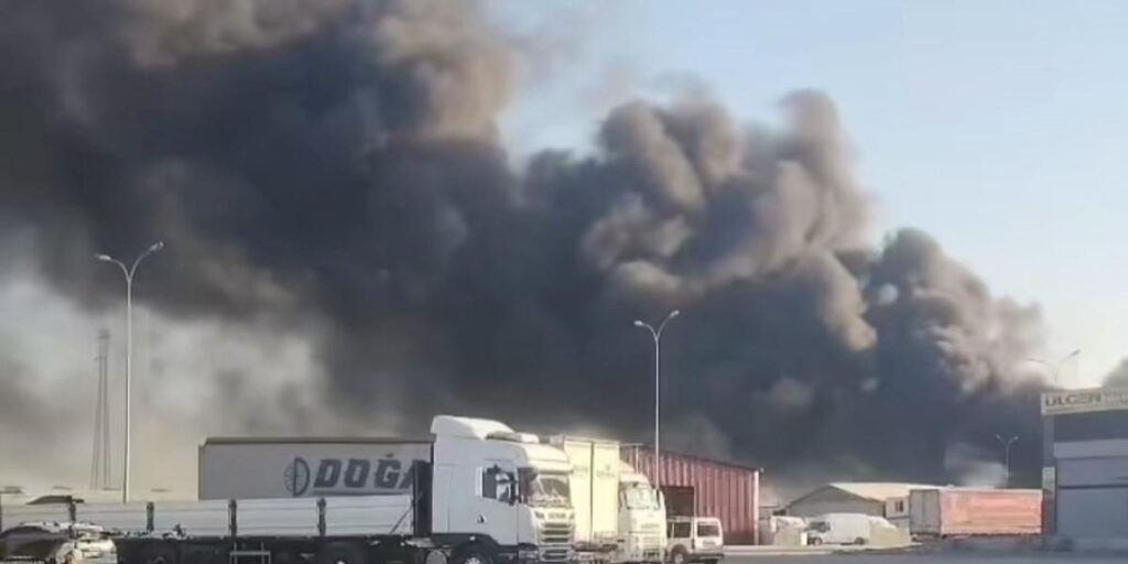 Gaziantep’te yoğun dumana neden olan lastik yangını korkuttu