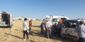 Hafif ticari araç takla attı: 2 yaralı