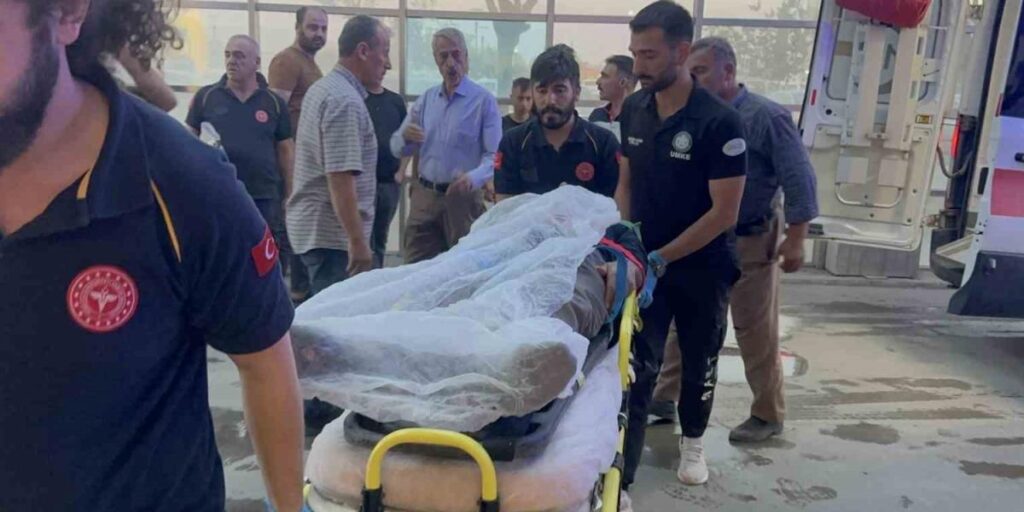 Hafif ticari araç uçuruma yuvarlandı: 1 ölü, 1 yaralı