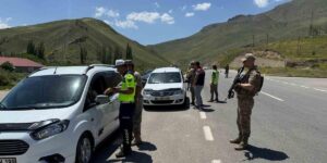 Hakkâri’de yol uygulaması, 5 sürücüye ceza