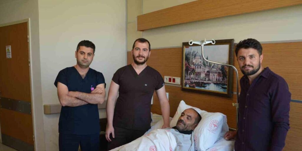 Hastanın böbreğinden 23 santimlik kist çıkarıldı