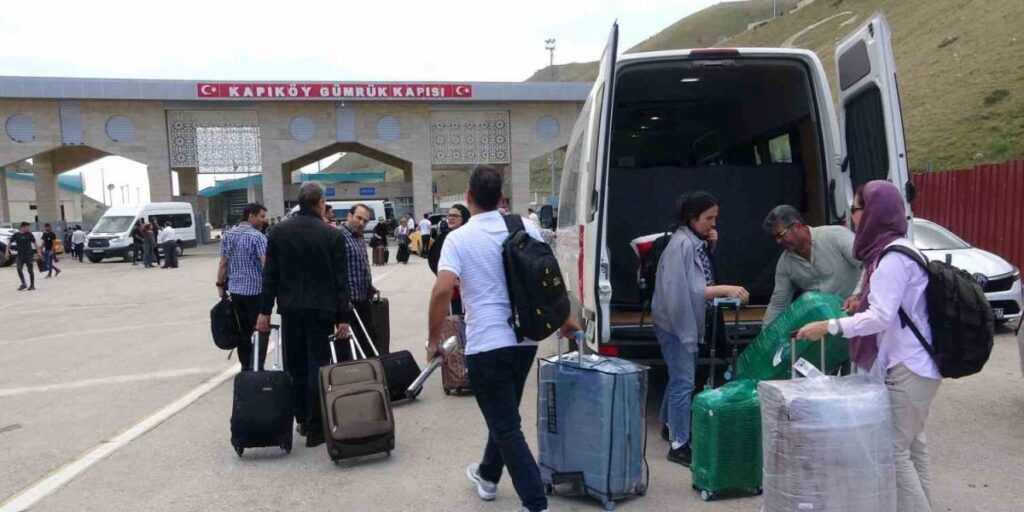 İran-İsrail savaşının 4’üncü gününde Van sınırında dönüş hareketliliği